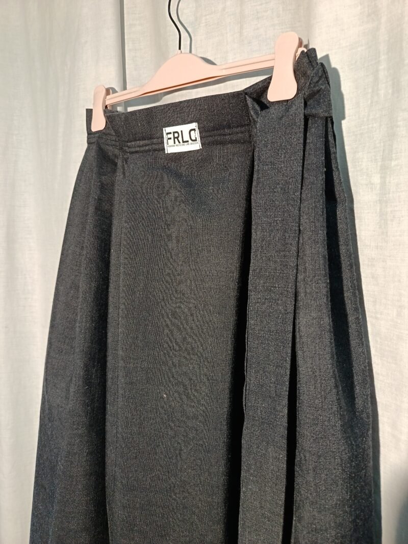 Genderless Wallet fit plissé skirt